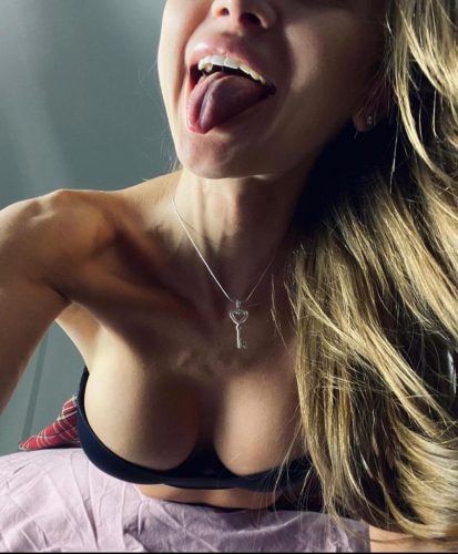 Güngören Escort - İdealtepe Cilveli Sevişen Escort Bayan Reyhan